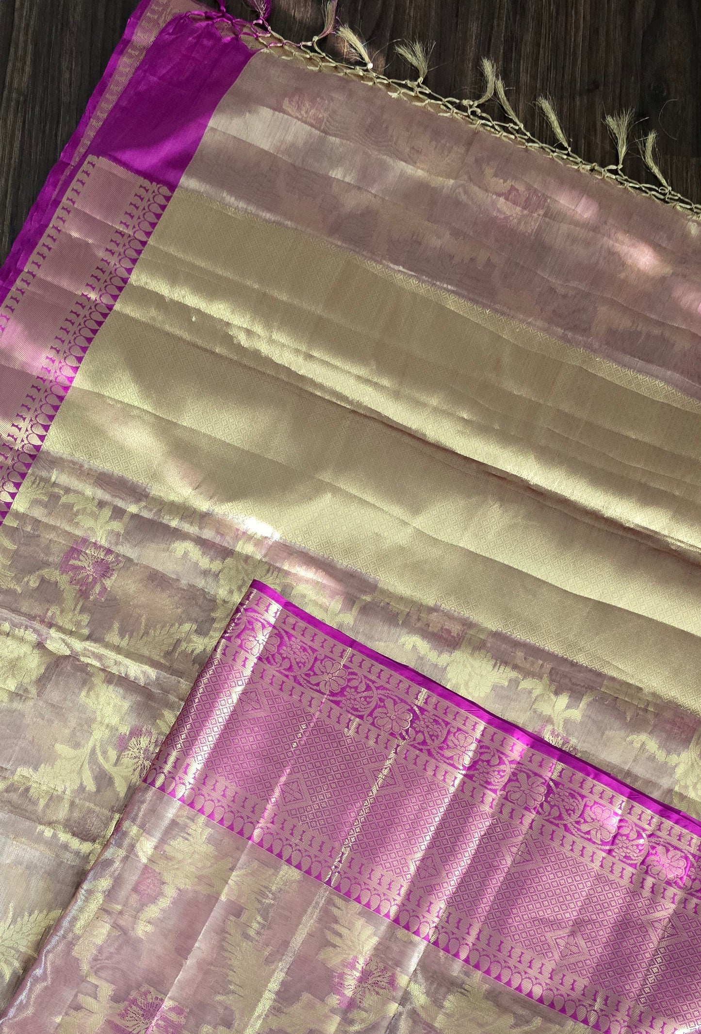Semi soft Tissue Silk Saree with zari weave floral buta all over with contrast kanchi broad border.