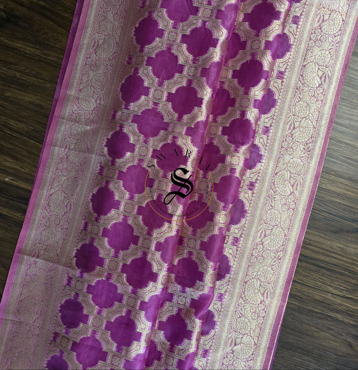 Organza Zari woven Majenta Banarasi Saree with plain running Blouse piece.