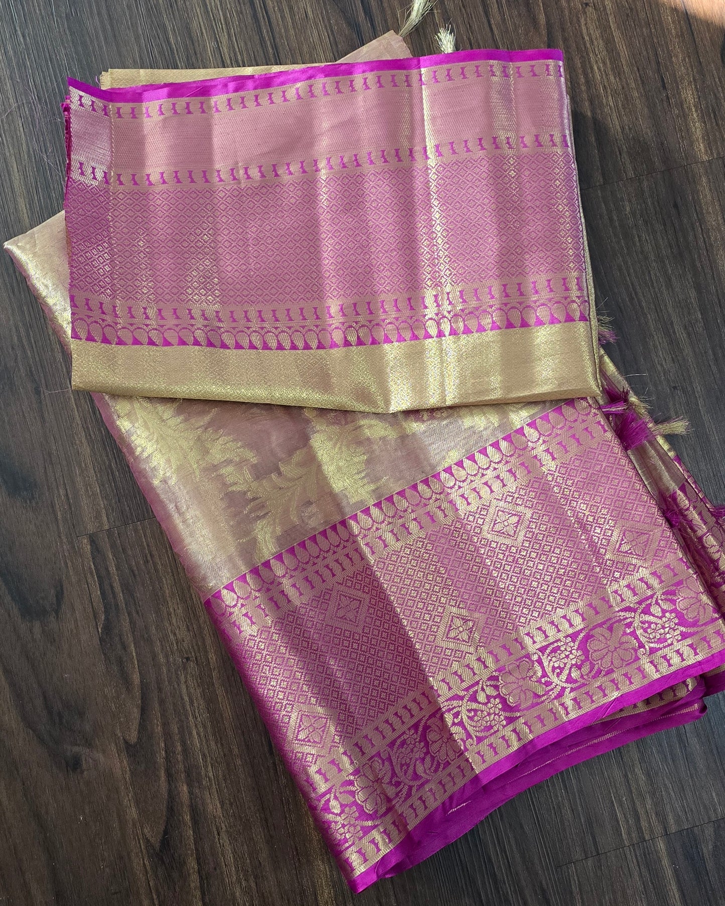 Semi soft Tissue Silk Saree with zari weave floral buta all over with contrast kanchi broad border.