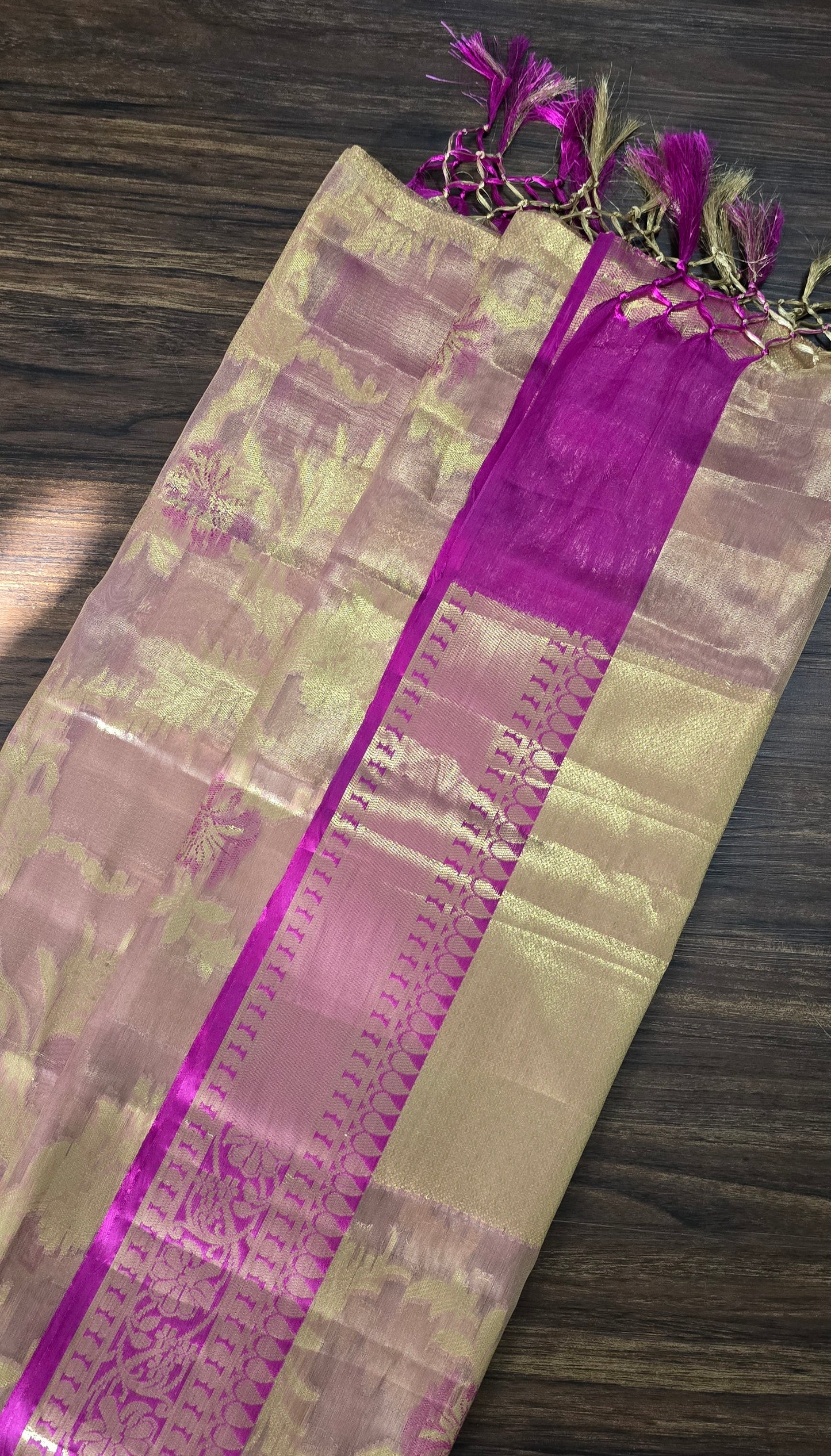 Semi soft Tissue Silk Saree with zari weave floral buta all over with contrast kanchi broad border.