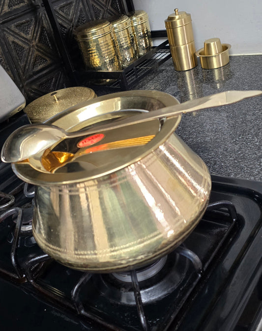Pure Brass milk boiling pot with FREE lid and Laddle.  2 liter capacity. NOT induction compatible.