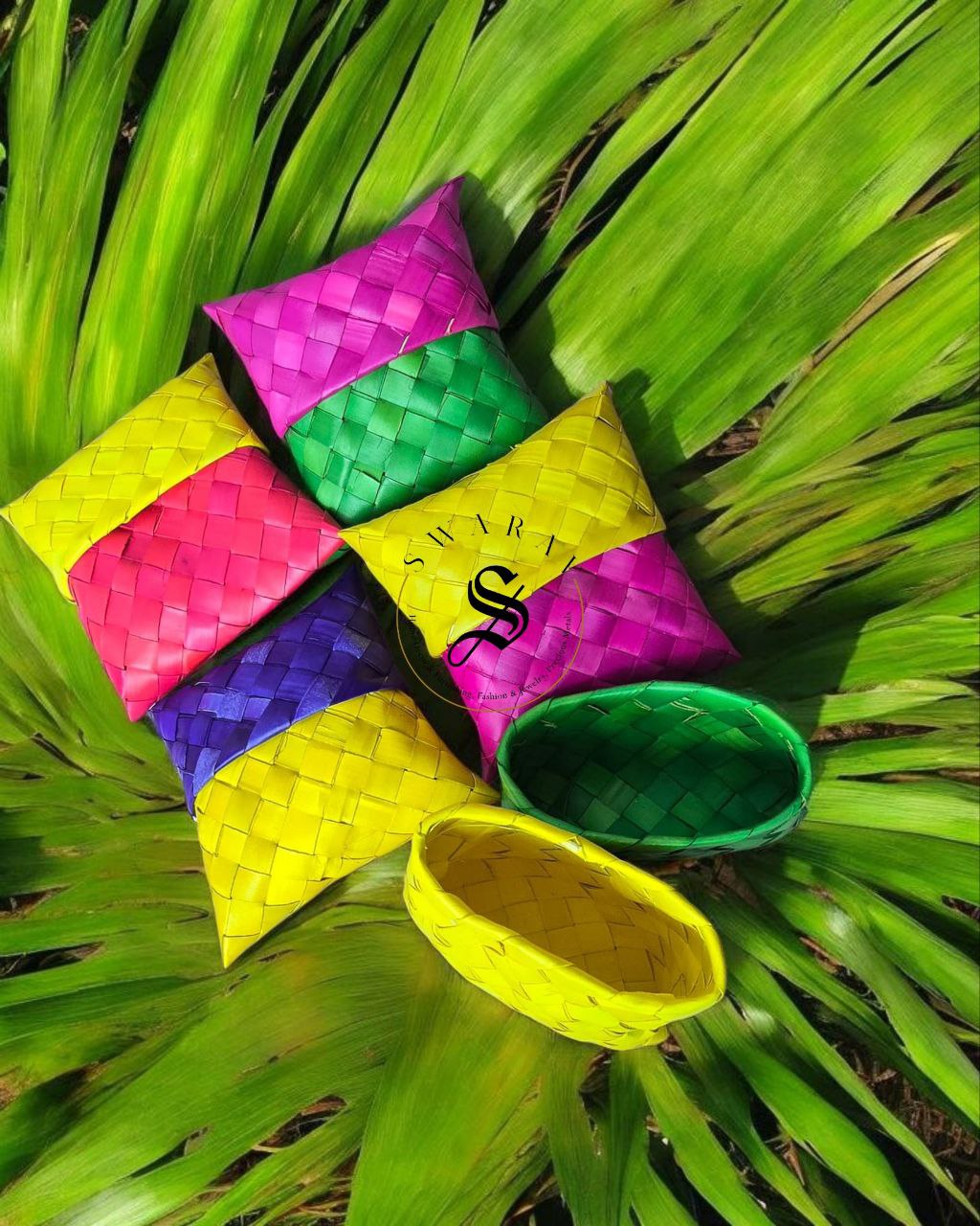 Eco friendly Palm leaf pouches - pack of 5. Available in 2 sizes.