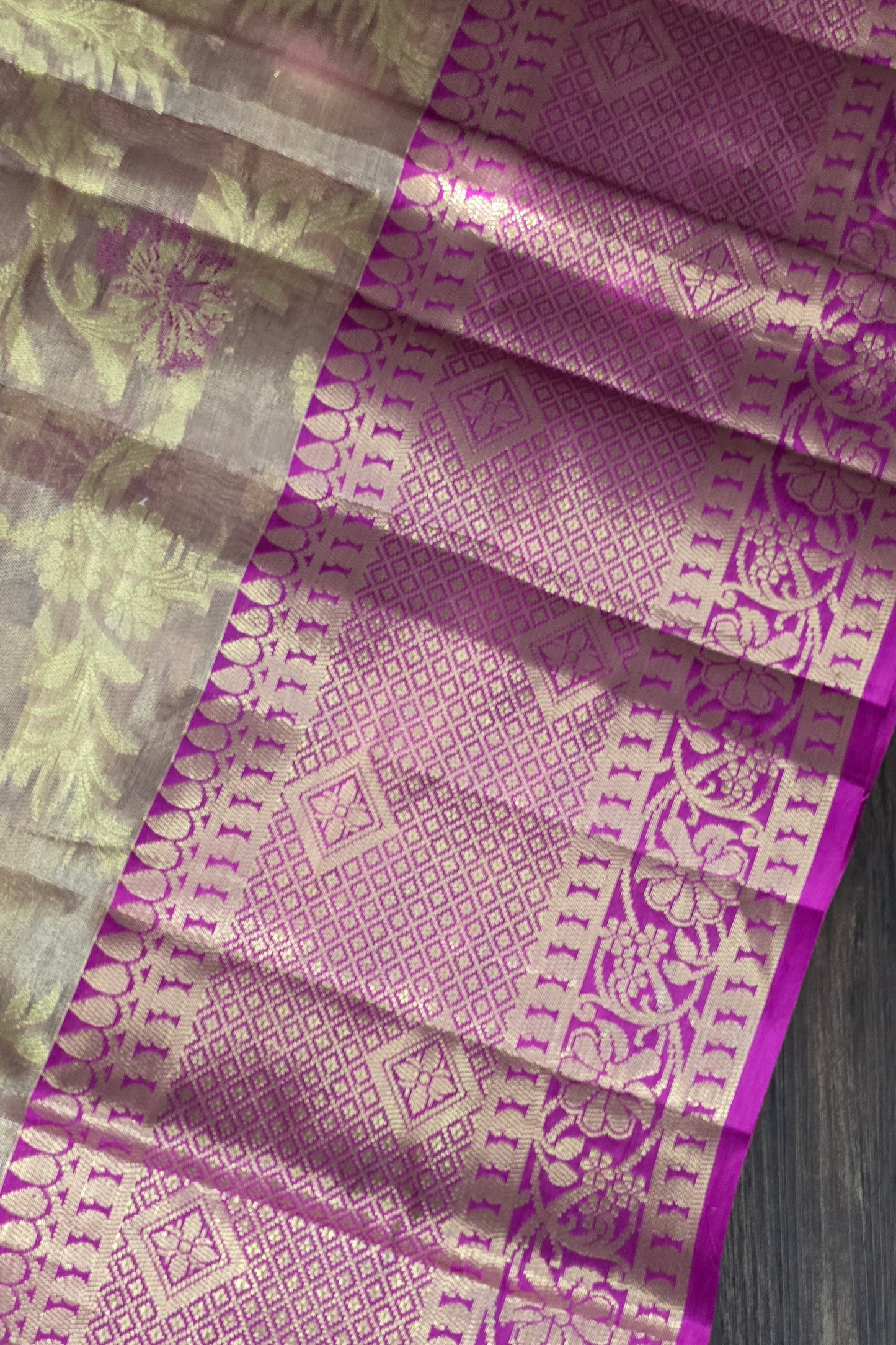 Semi soft Tissue Silk Saree with zari weave floral buta all over with contrast kanchi broad border.